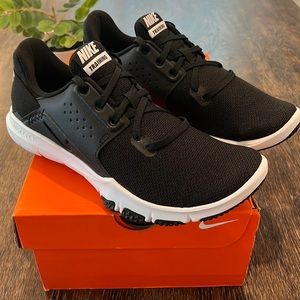 NEW Mens  Nike Flex Control Sneakers Size 6.5